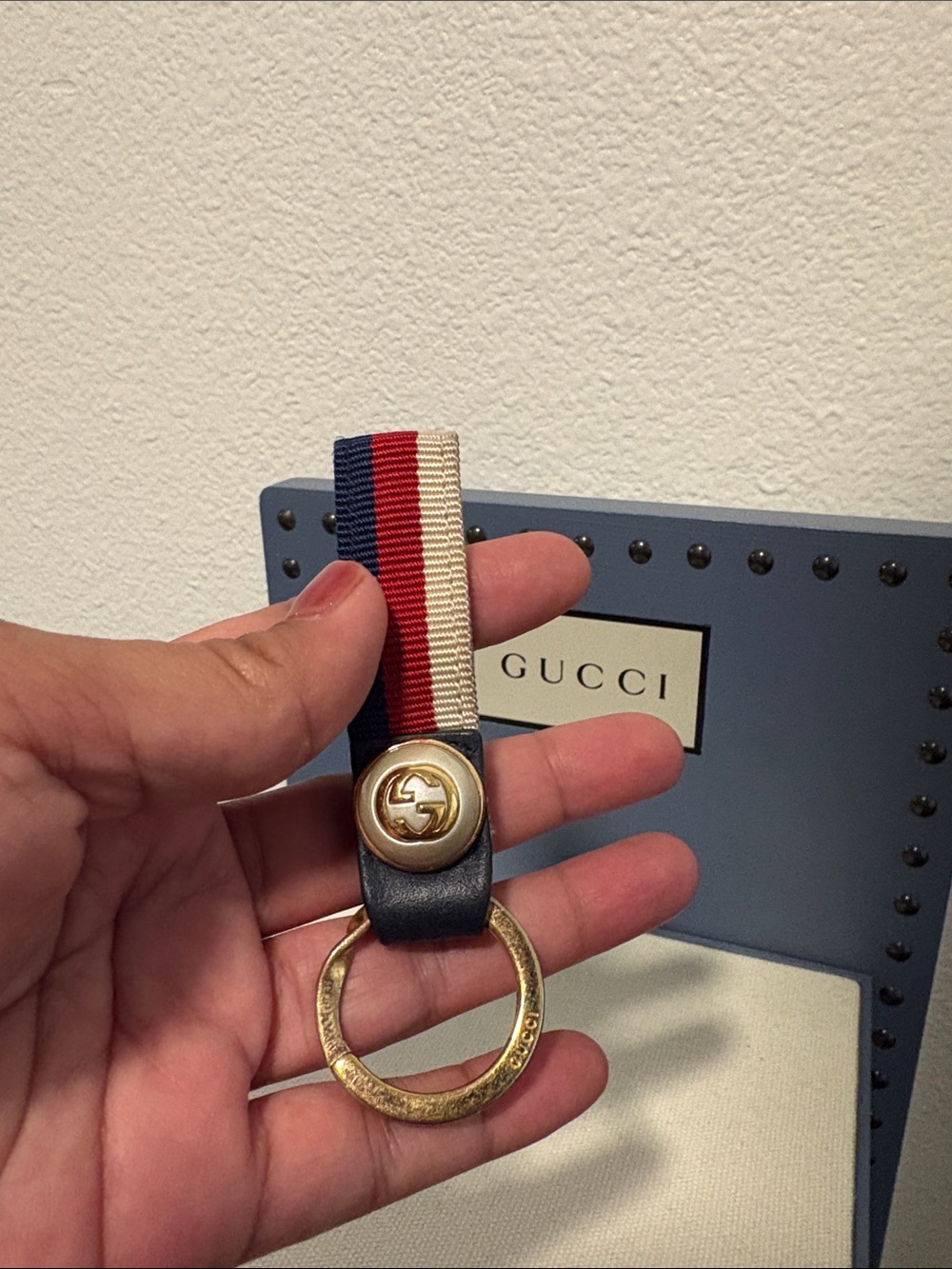 GUCCI Interlocking Pearl Keychain - Picture 7 of 8